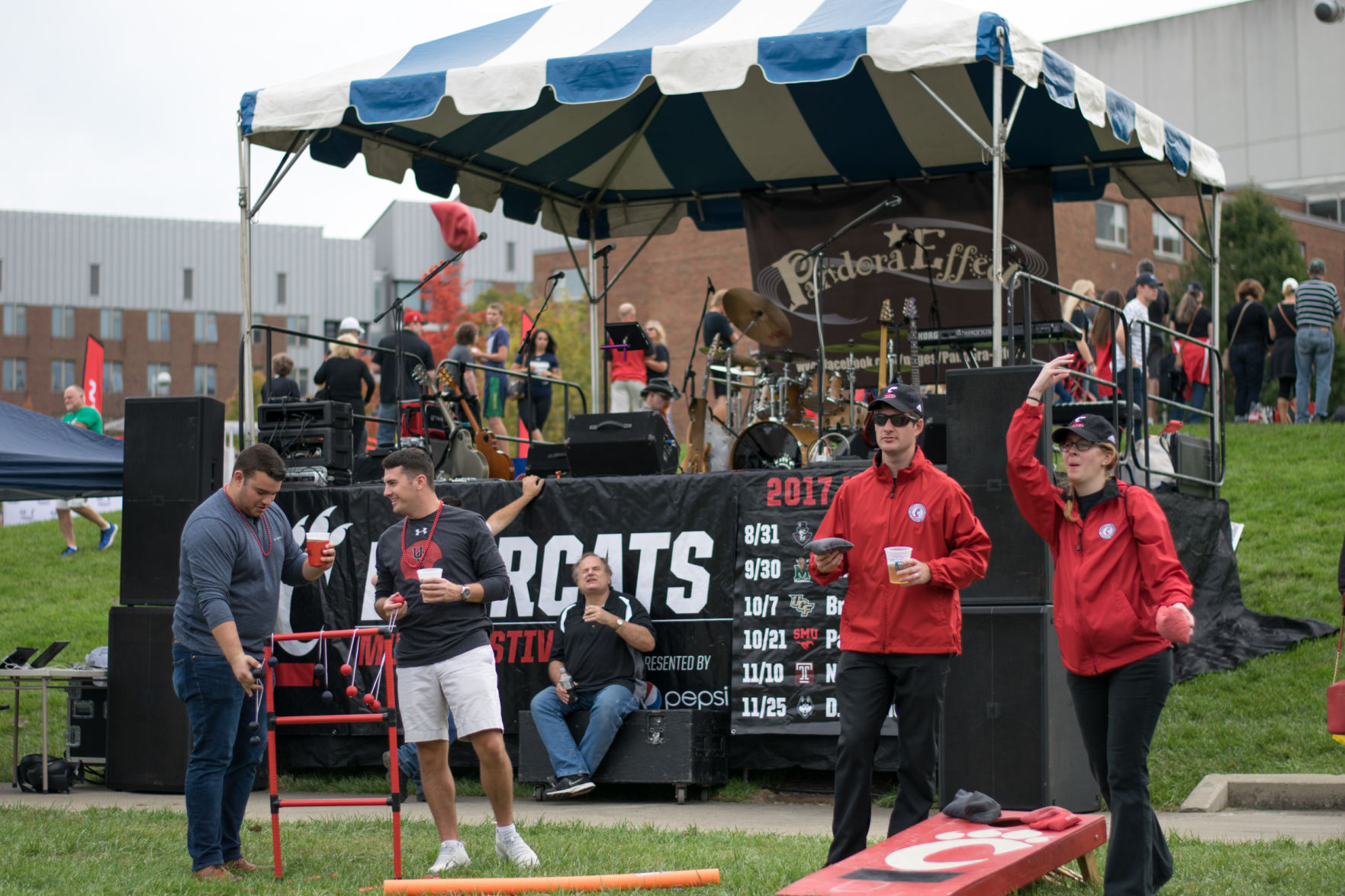 Homecoming 2017 parade and tailgate